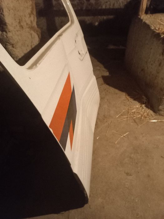 Damasga radnoy urta eshik