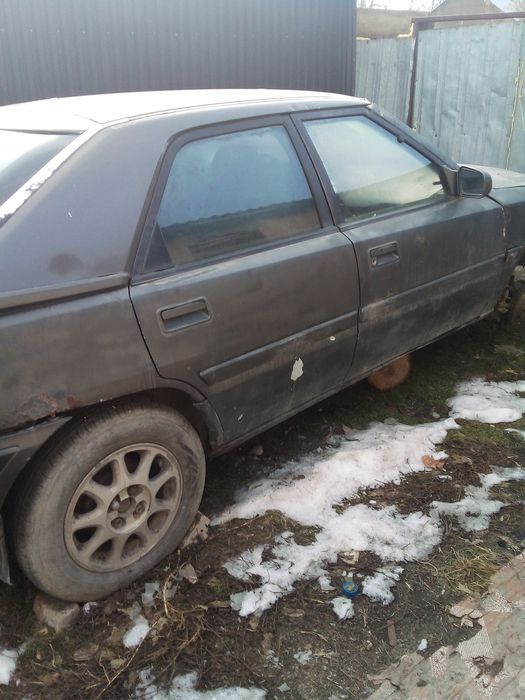 Продам машину мазда 323