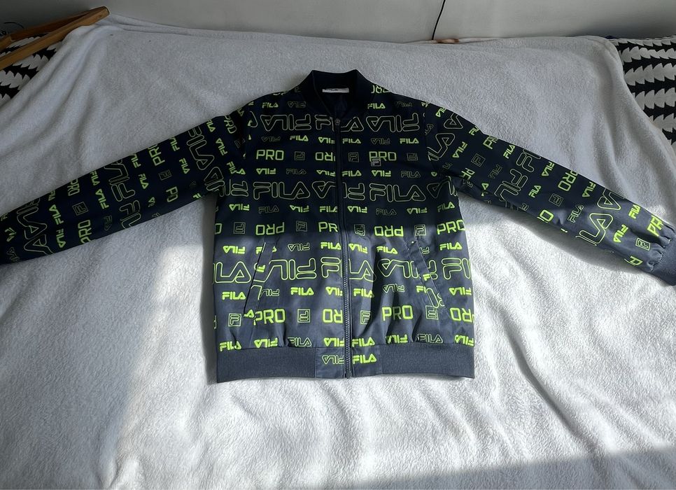 продам куртку Fila