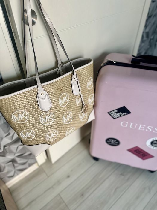 Голям куфар Guess