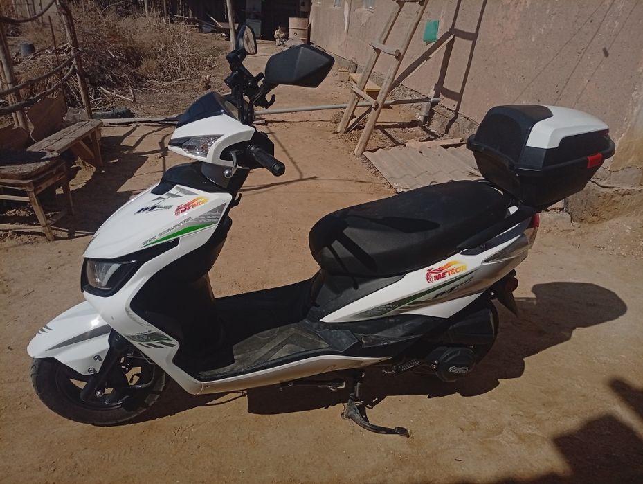 Moped Angel M8. Binzin