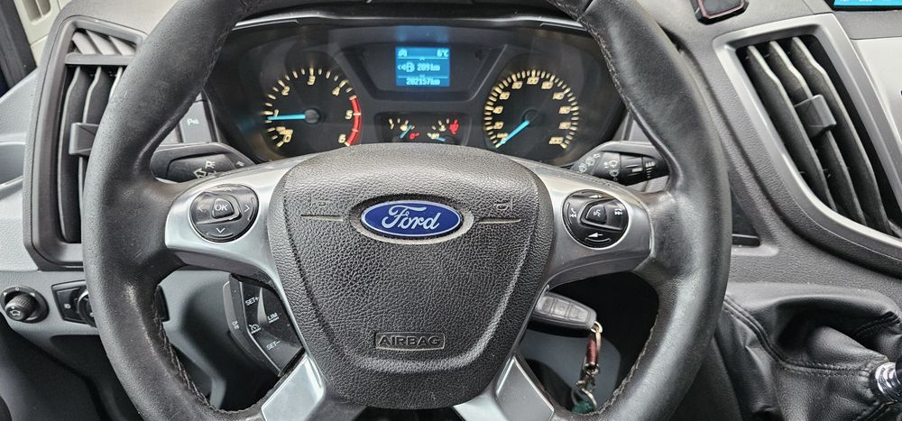 Proprietar vând ford transit  8+1