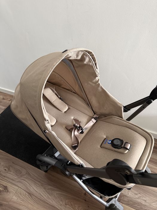 Vând accesoriu Joolz Aer2 Nest to Seat – Sandy Taupe, nou, în cutia originală