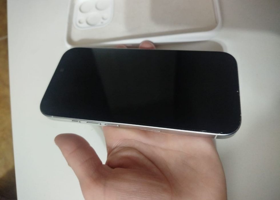 продам айфон 16 про