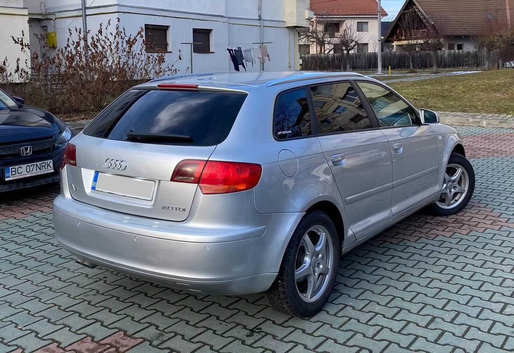 Audi A3 de  vânzare  mașina  merge ceas
