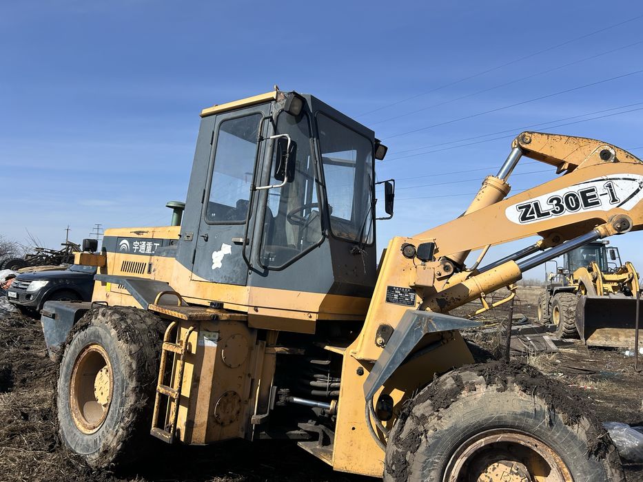 Погрузчик двух кубовый китай