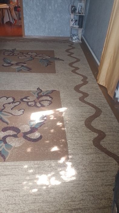 Продам ковер в хорошем состоянии