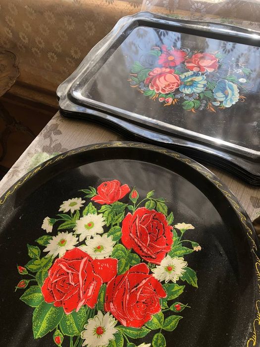 Подносы металлические (жестяные]