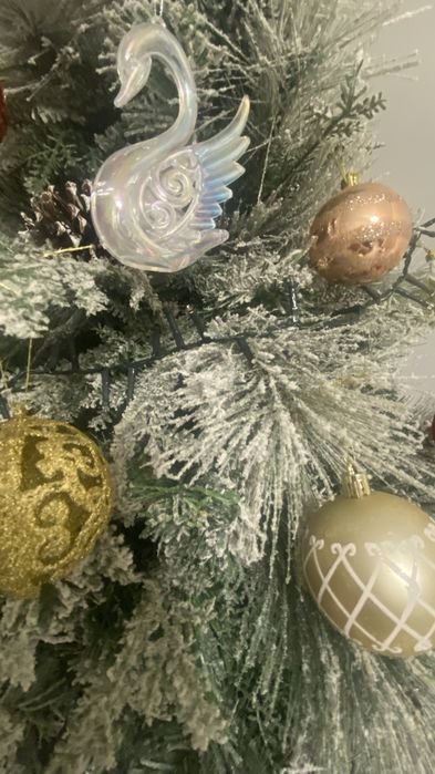 Продаем ёлку с игрушками