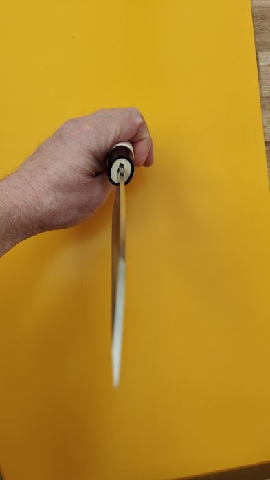 Cuțit profesional japonez
Lama de 15cm.