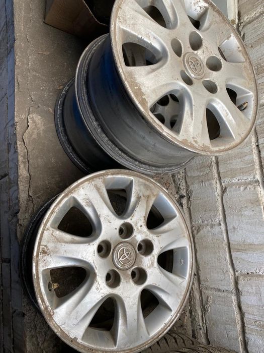 Продам диски на камри 20