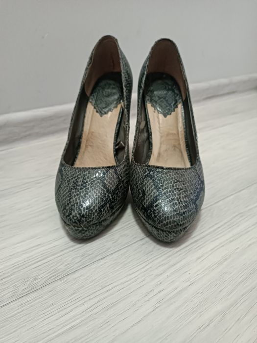Туфли замшевые бренда Aldo