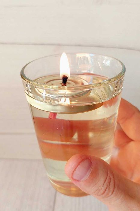 Pluta mare cu fitilele pentru candelă