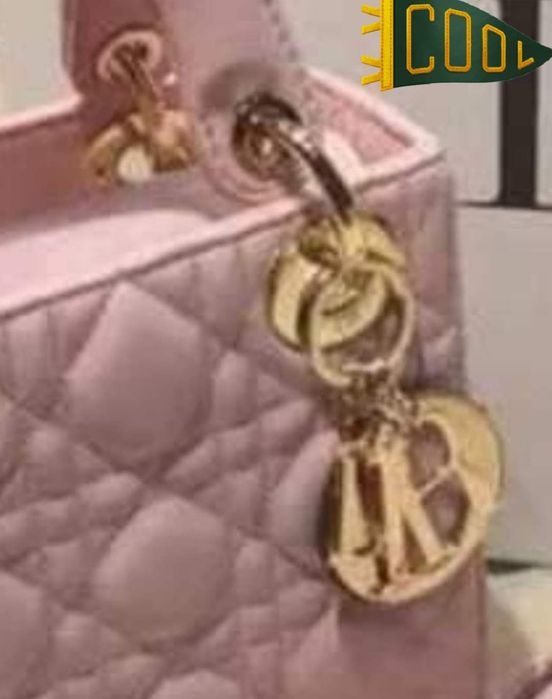 Geanta mini Dior Lady, roz pudră, logo metalic auriu, saculet inclus