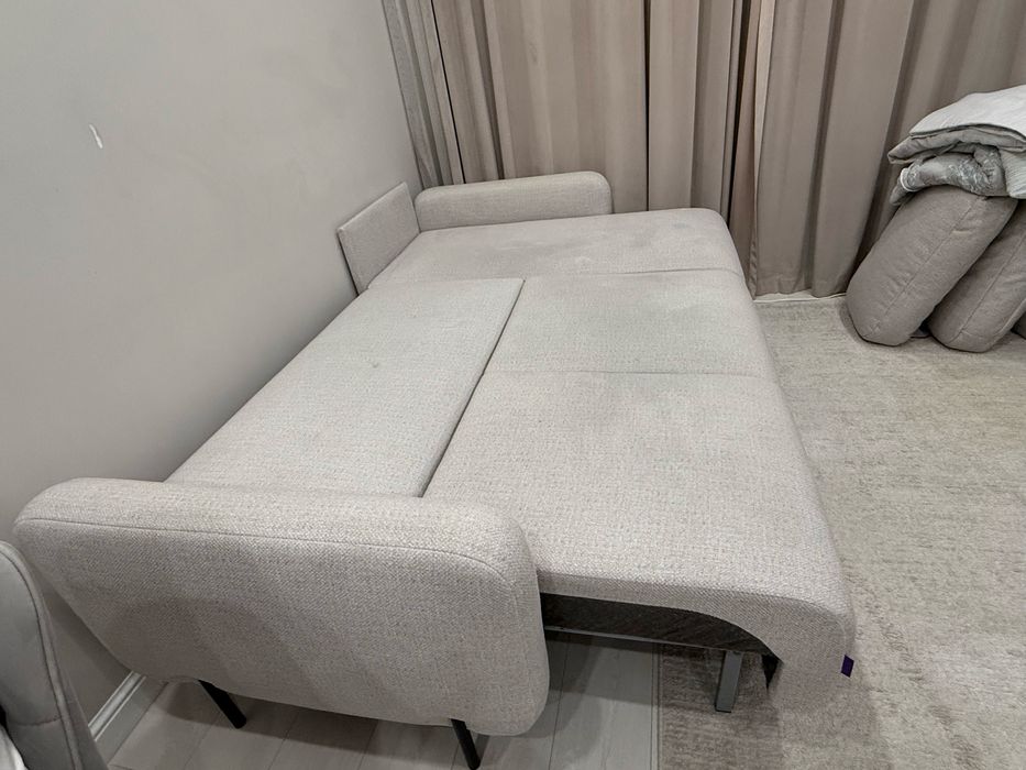 Продам диван светло серый