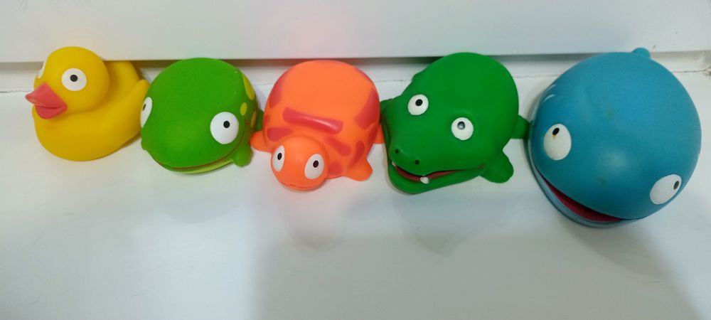 Резиновые игрушки для плавания