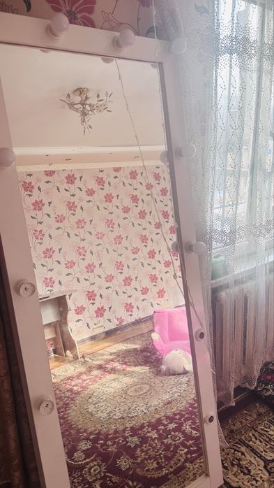 Наплтное зеркало с подсветками