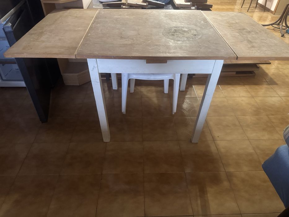 Продава дървена маса