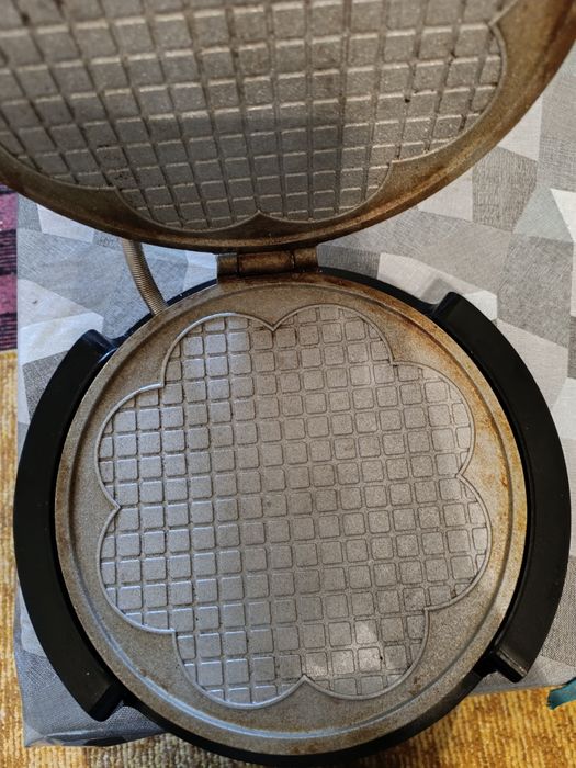 Продаётся электро вафельница