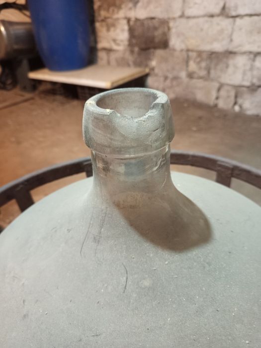 Стъклени дамаджани