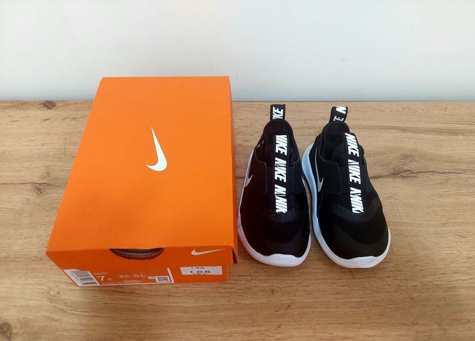 Чисто нови маратонки Nike Flex Runner