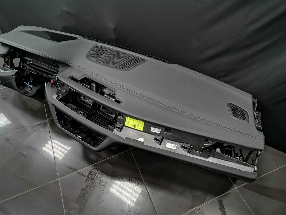 Черно Арматурно Табло BMW G11 G12 Facelift - HUD - Кожа - Перфектно