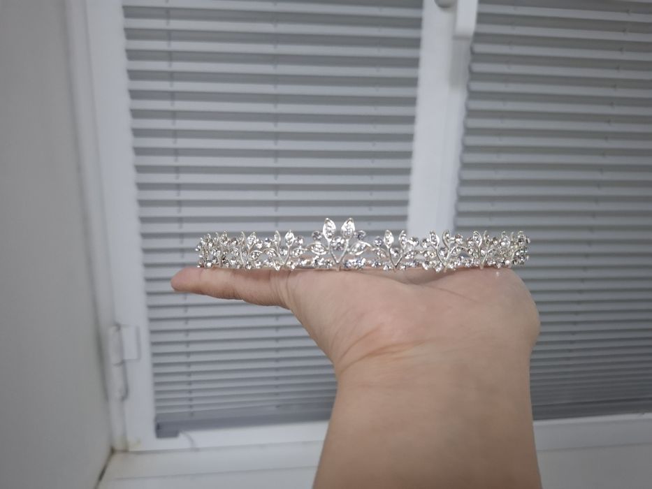 Диадема, Карона, Абадок