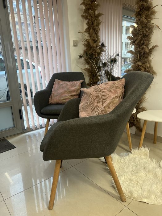 Кресло подходящо за хол или чакалня