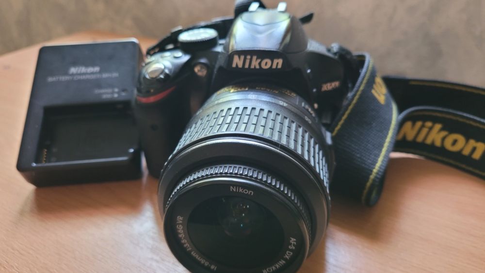 NIKON 3200 Sotiladi