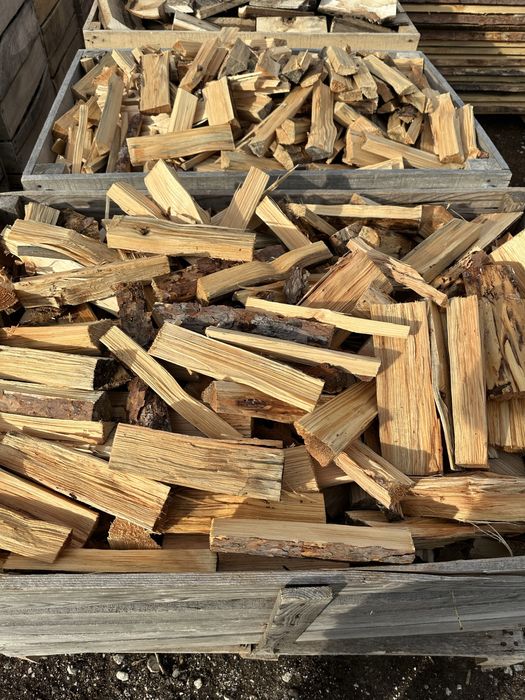 Дърва за огрев и изрезки