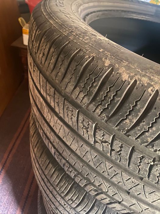 Продам резину и покрышки.