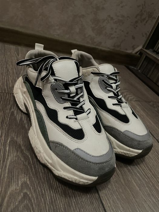 Кроссовки кожаные, в хорошем состоянии