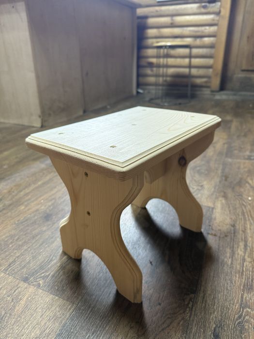 Табуретка из сосны