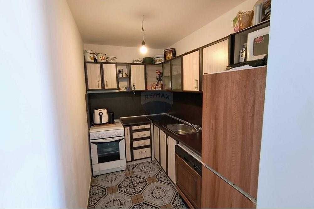 Продава се Тристаен апартамент в Шумен, Център - 125 кв.м за 1056 €/кв.м - Снимка #2