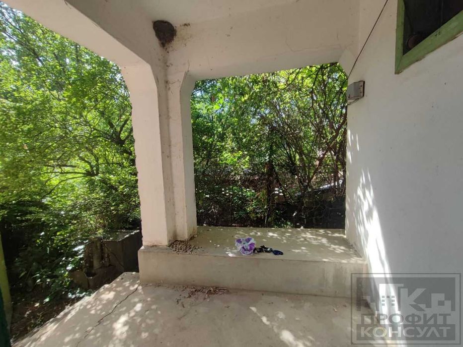 Масивна къща за продажба в с. Овча Могила