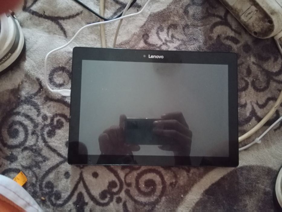 Tableta de piese  schimb cu un tel