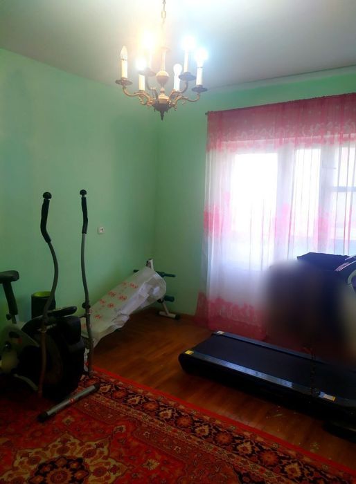 Срочно продаётся отличная, кирпичная, 5комнатная квартира на 4этаже в