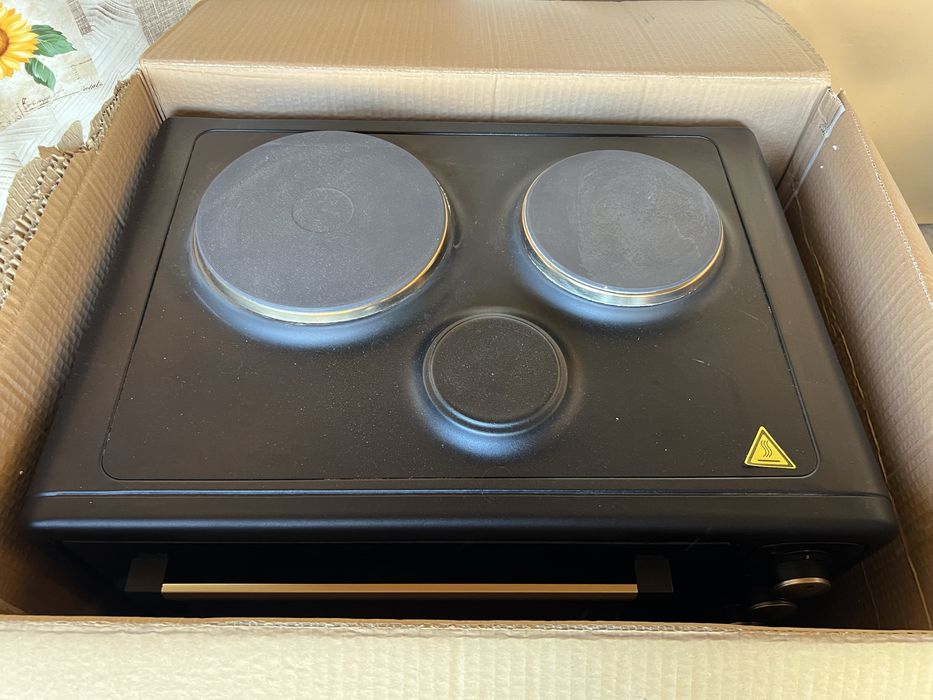 Продавам чисто нова мултифункционална електрическа фурна Zephyr с два котлона (модел Z-1441-M40LC)