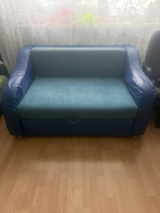 Диван-кровать даром