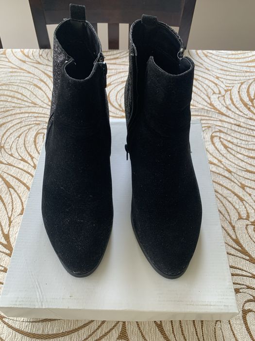 Ghetute cu sclipici BonPrix nr.39 purtate 1 data