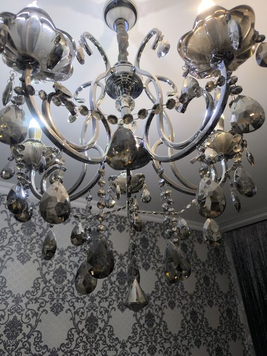 Продаётся хрустальная люстра