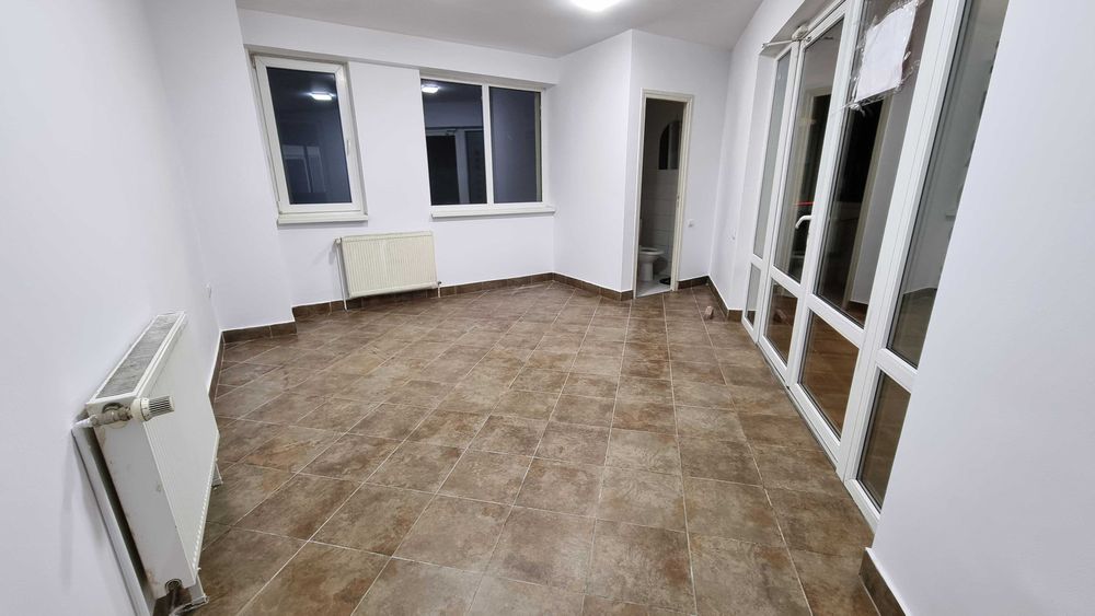 Birou CENTRAL de  vanzare, cu chirias, randament anual de 7% la Euro