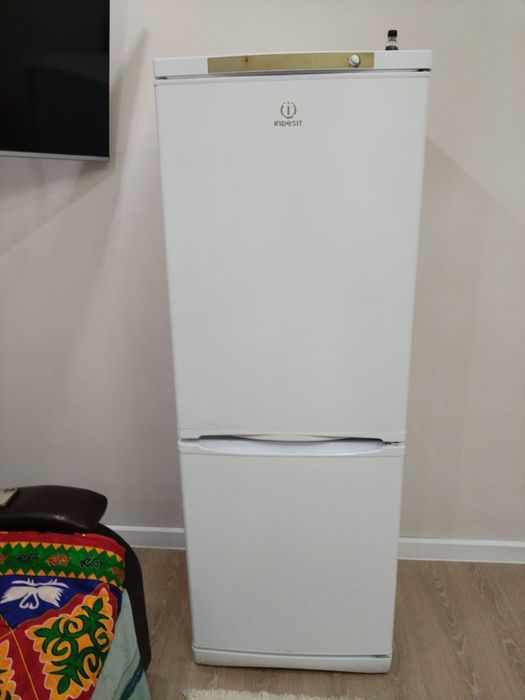 Холодильник Indesit