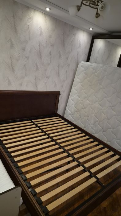 Продам двуспальную кровать