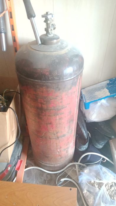 Большой газовый баллон