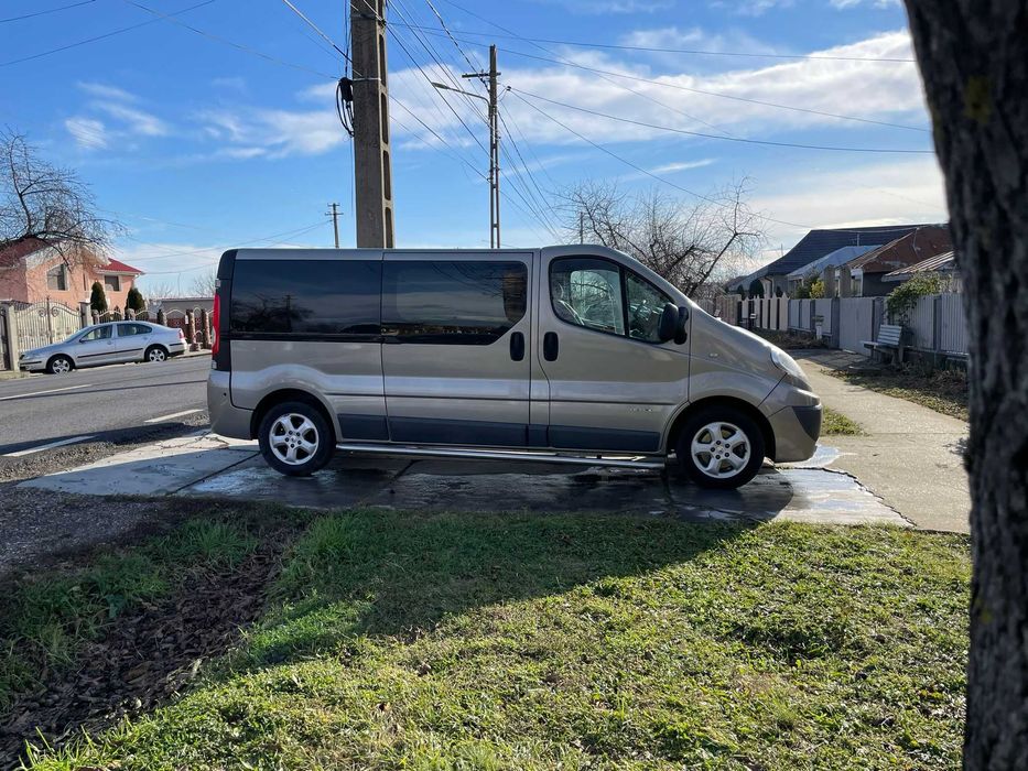 Renault Trafic 2.5 dci/ 2011/ Long