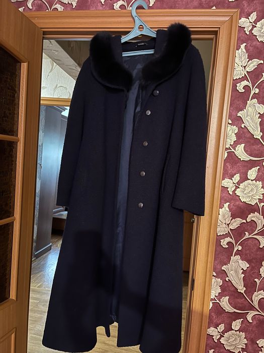 Продам верхнюю одежду женскую