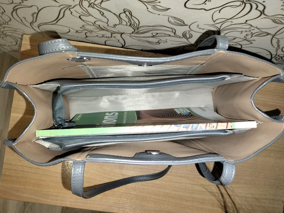 Продам женскую сумку тоут