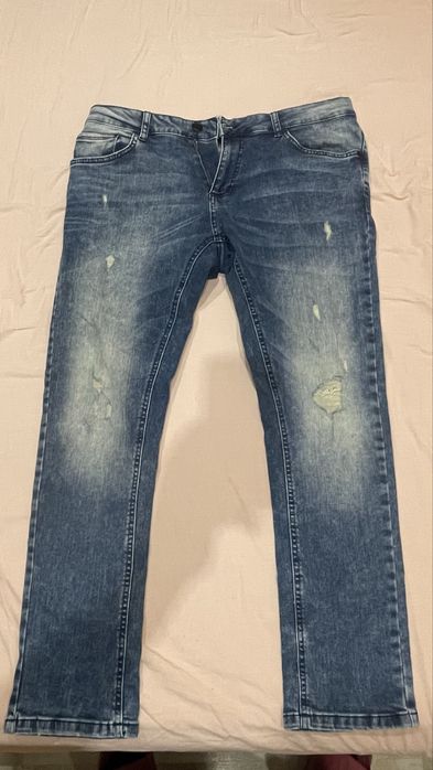 Продавам дънки размер 34