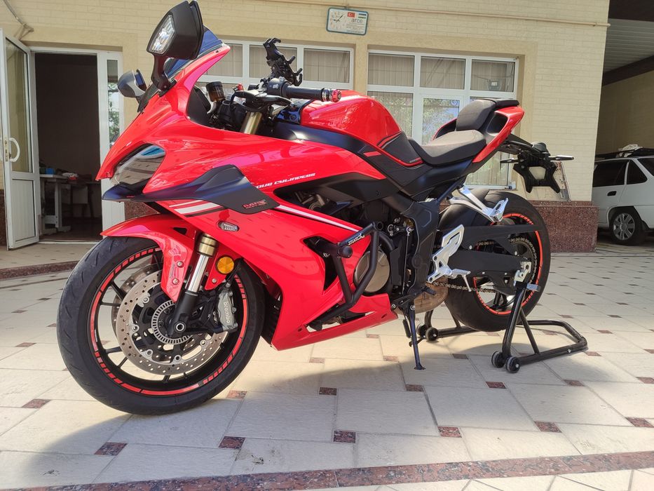 Продам мотоцикл QJMOTOR GSR 800